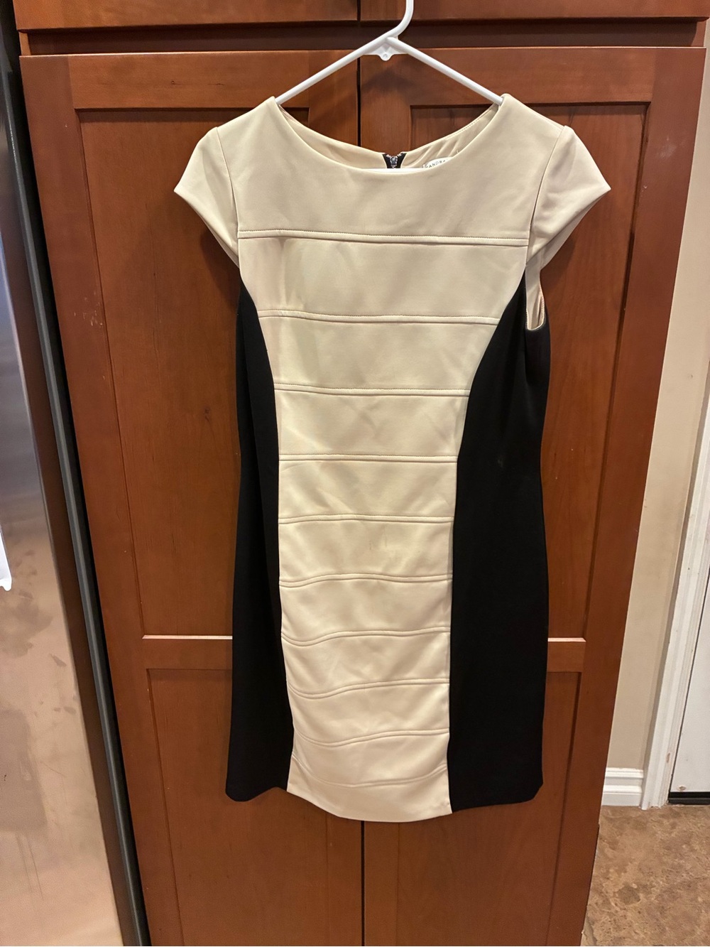Sandra Darren Cream and Black Cap-Sleeve Sheath Dress